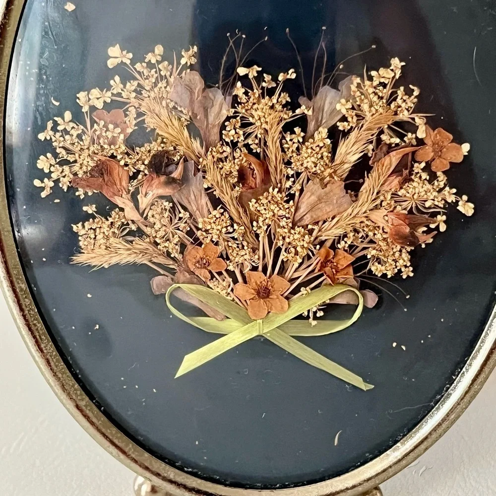 Elegant Floral Oval Frames - Black and Brown
